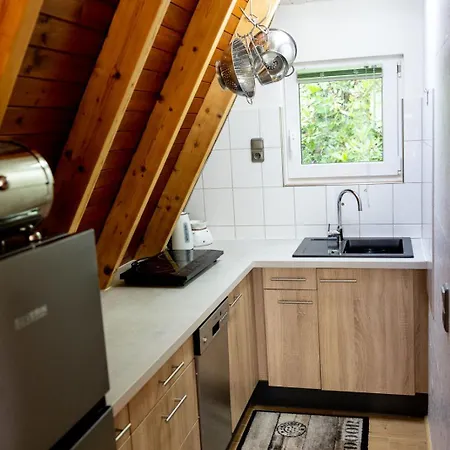 Roter Fuchsbau Am Eichwald