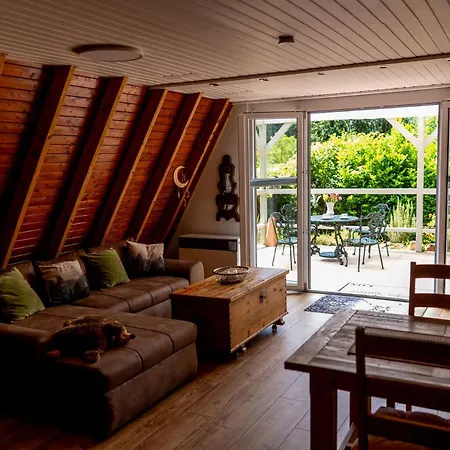 Roter Fuchsbau Am Eichwald Chalé